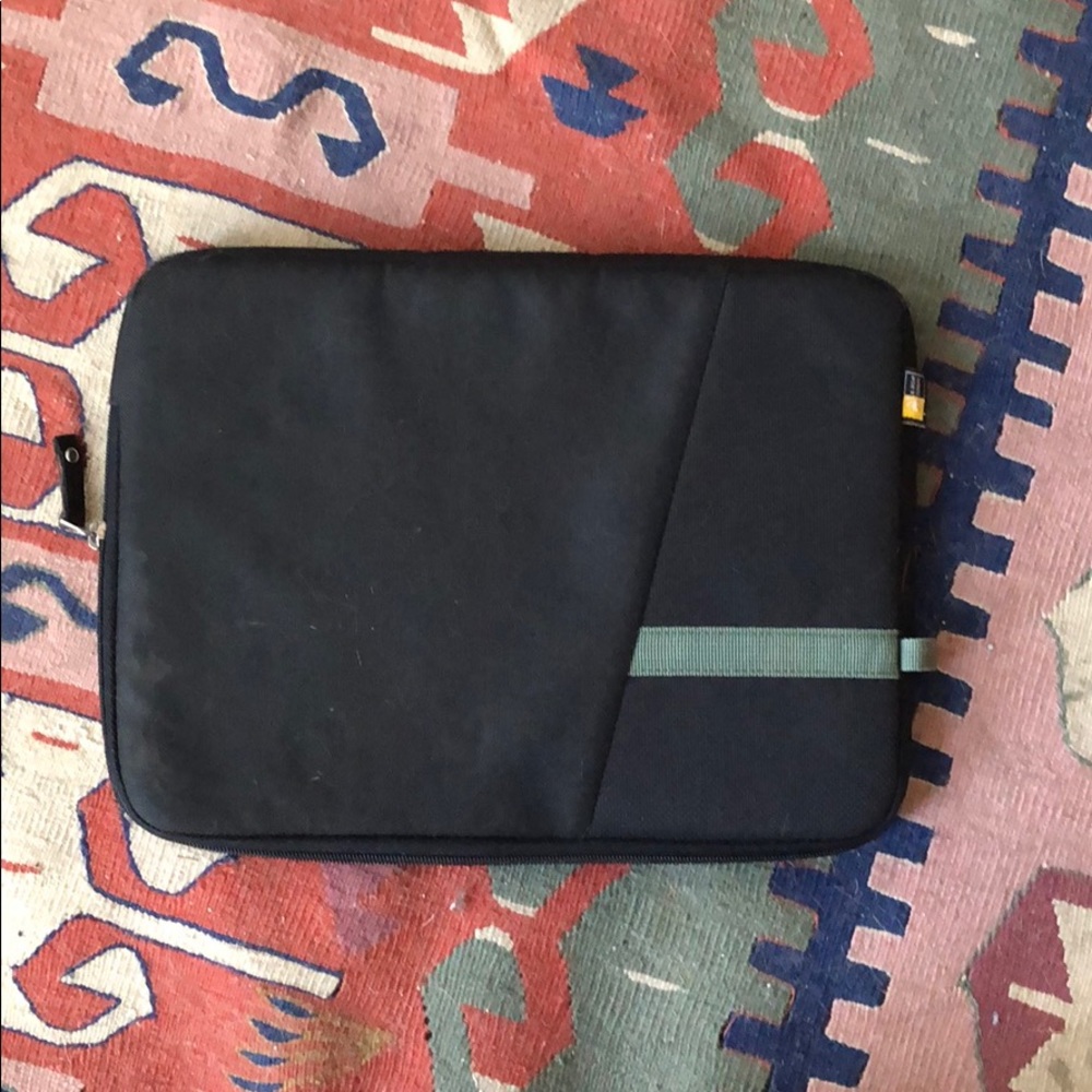 Case logic 13 in laptop case